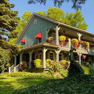 Weatherpine Inn