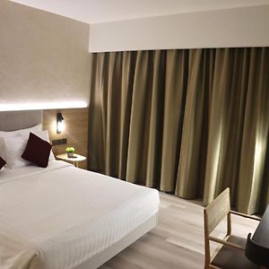 Premier Queen Room